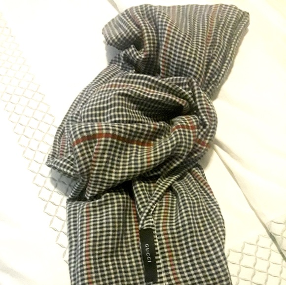 PRE-OWNED GUCCI SCARF- Made In Italy Luxury - Picture 2 of 3